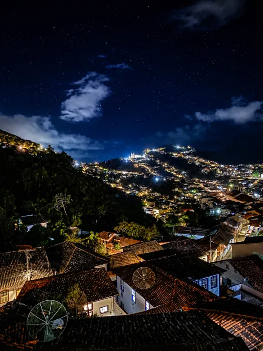 Vista noturna de Ouro Preto